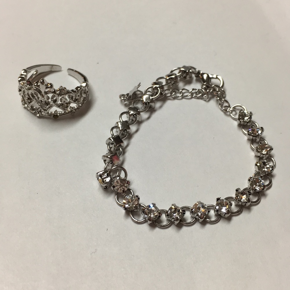 Sparkling crown ring and bracelet